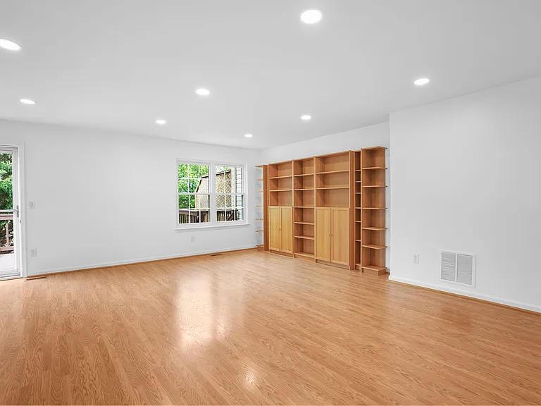 423 McDaniel Dr — Photo 18