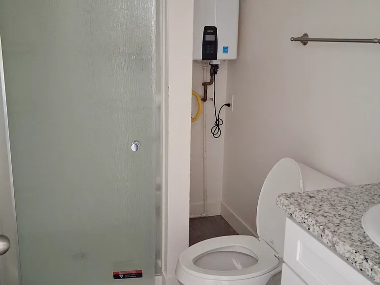 409 N Horne St #1C — Photo 4