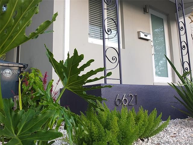 Cozy cottage like home in up and coming South Miami