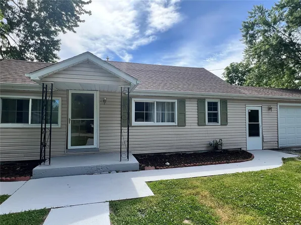 912 S Walnut St, Litchfield, IL 62056