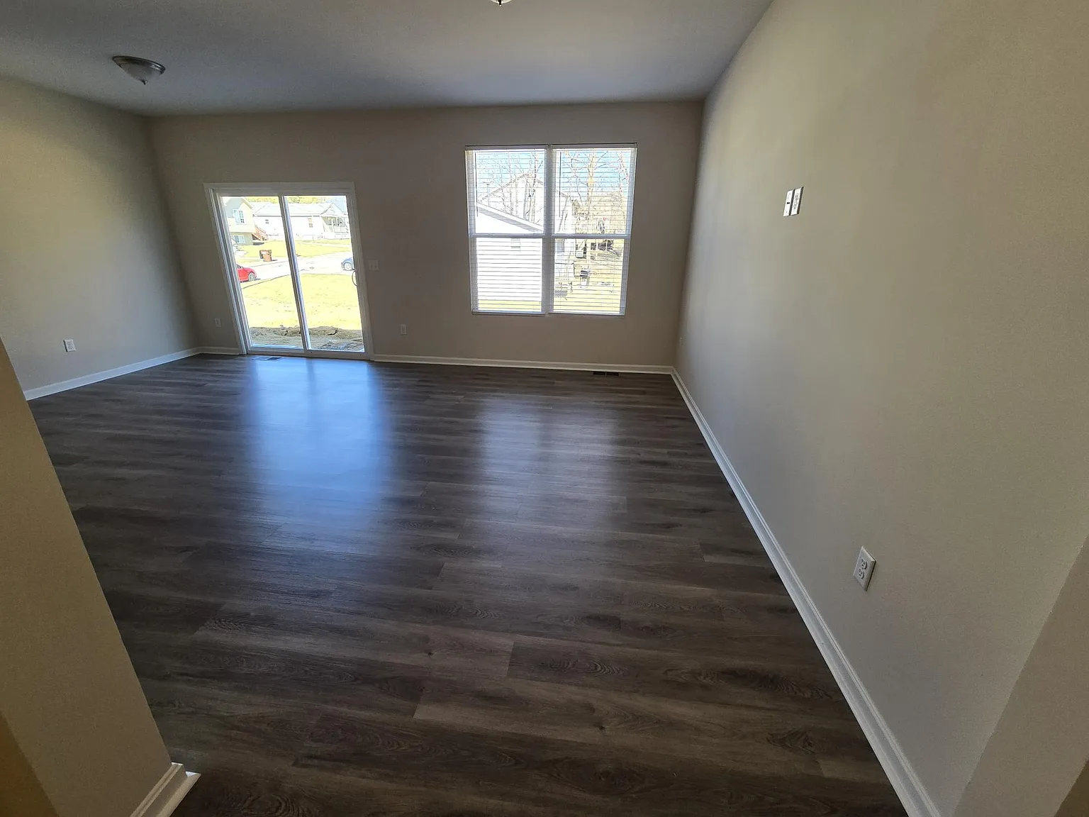 3 bed, 2.5 bath, 1425 sqft, $1,975 — Photo 4