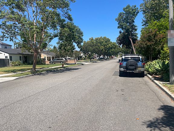4th image of 1046 N Avon St