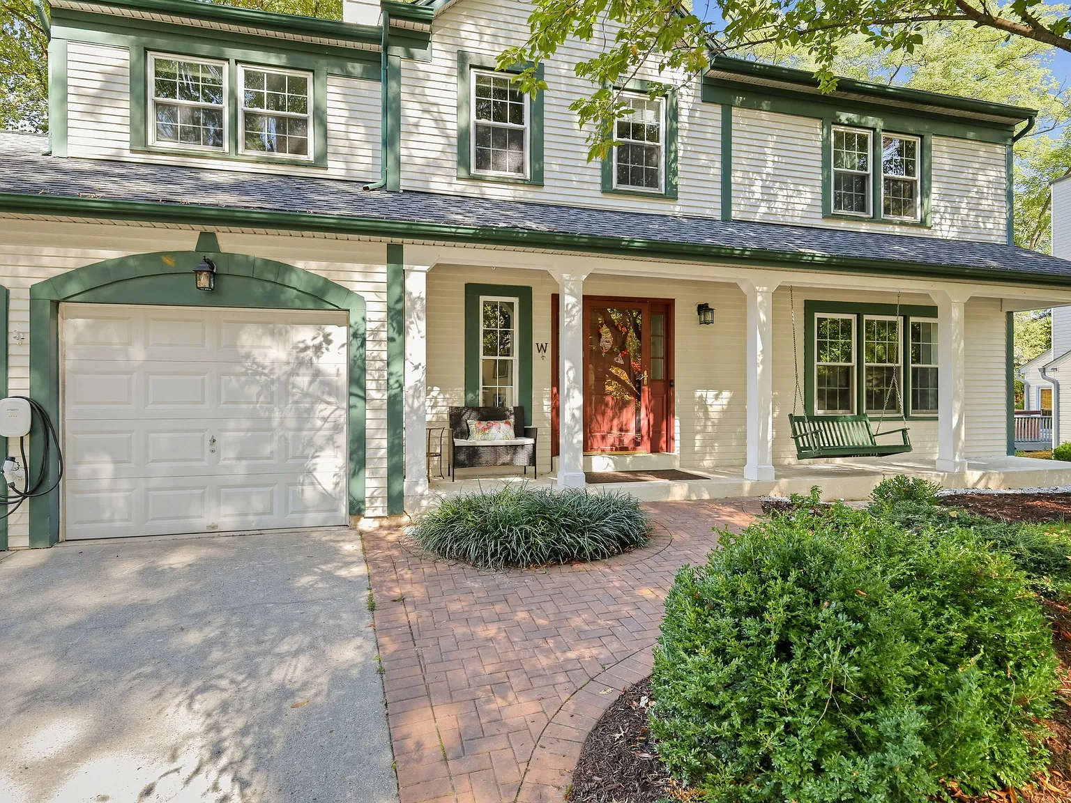 4 bed, 3.5 bath, 2024 sqft, $3,500 — Photo 3