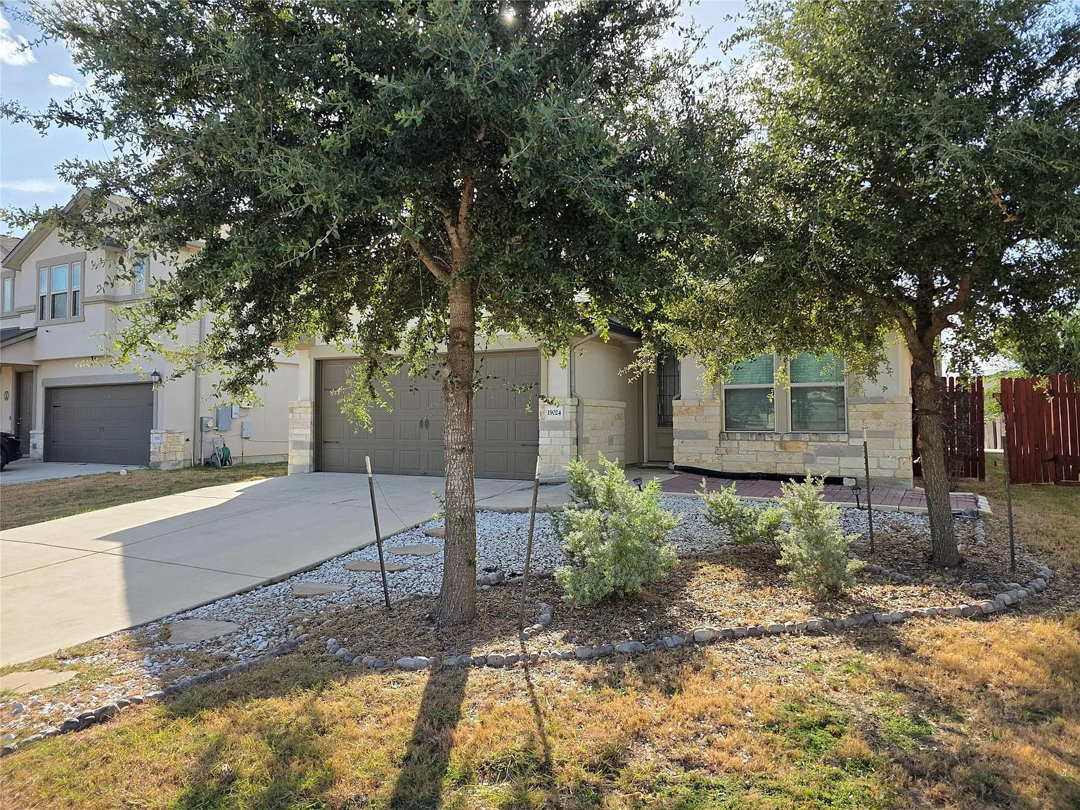 4 bed, 3.0 bath, 1925 sqft, $2,350 — Photo 2