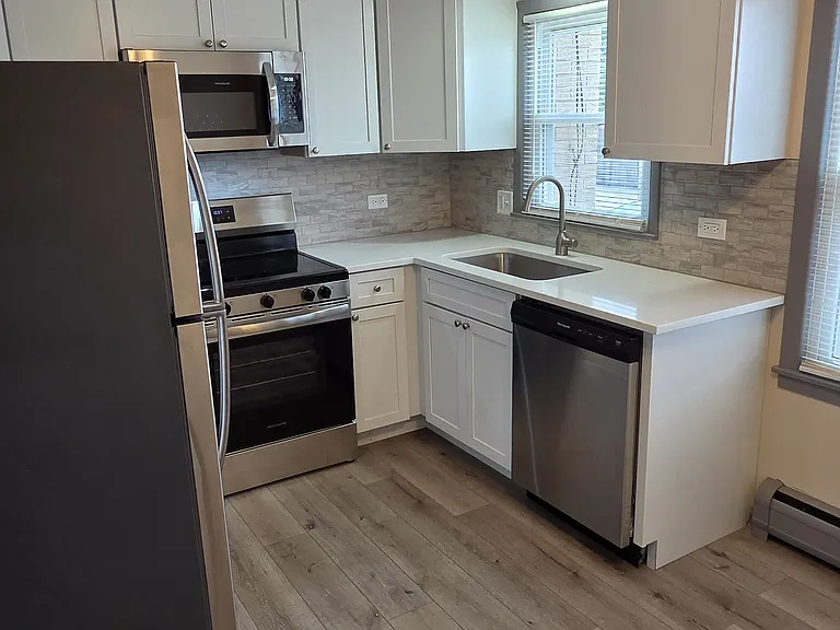 5805 Rose Ave #3 — Photo 1