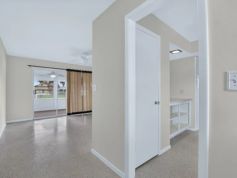 705 Thunderbird Ave — Photo 3
