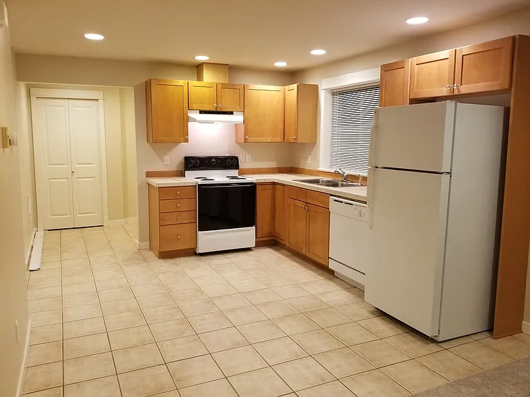 1813 S Bush Pl #F — Photo 4