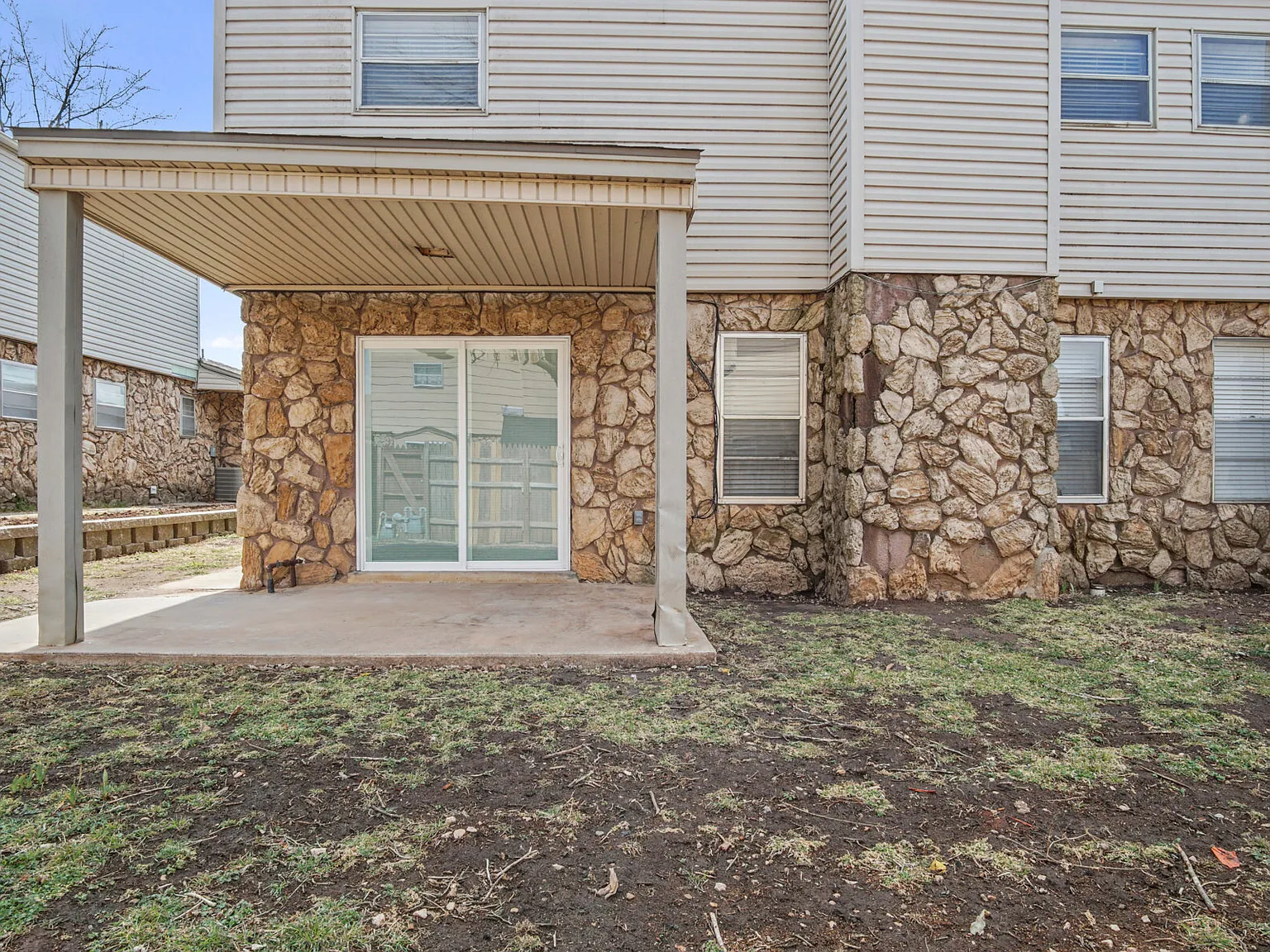 3 bed, 2.5 bath, 1706 sqft, $1,350 — Photo 3