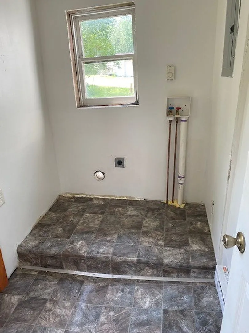 3 Bedroom 1 Bathroom Single Family Home in Brainerd, MN — Photo 2