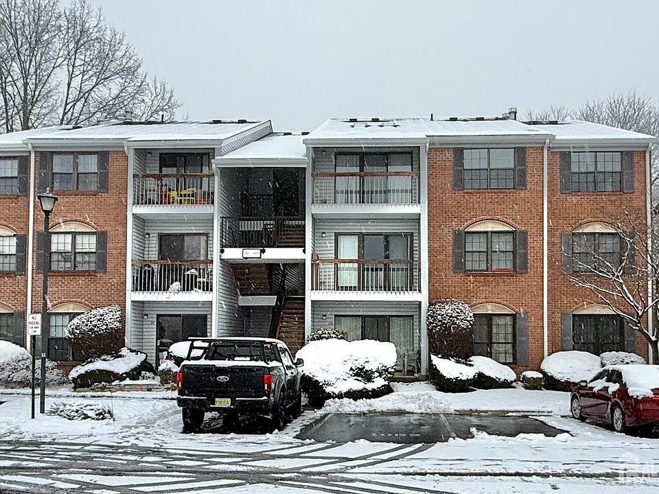 1st image of 304 Bromley Pl