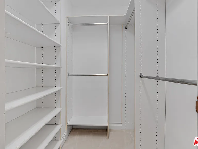 132 S Maple Dr #201 — Photo 23