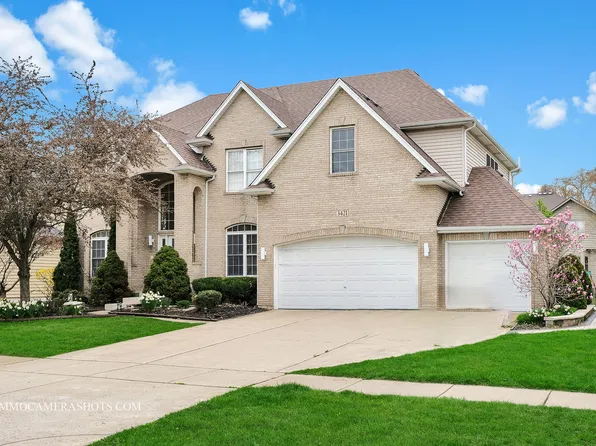 3421 Goldfinch Dr, Naperville, IL 60564