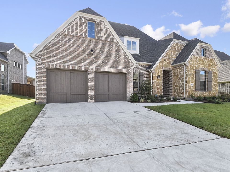 000-photo-front-view-7520142.jpg