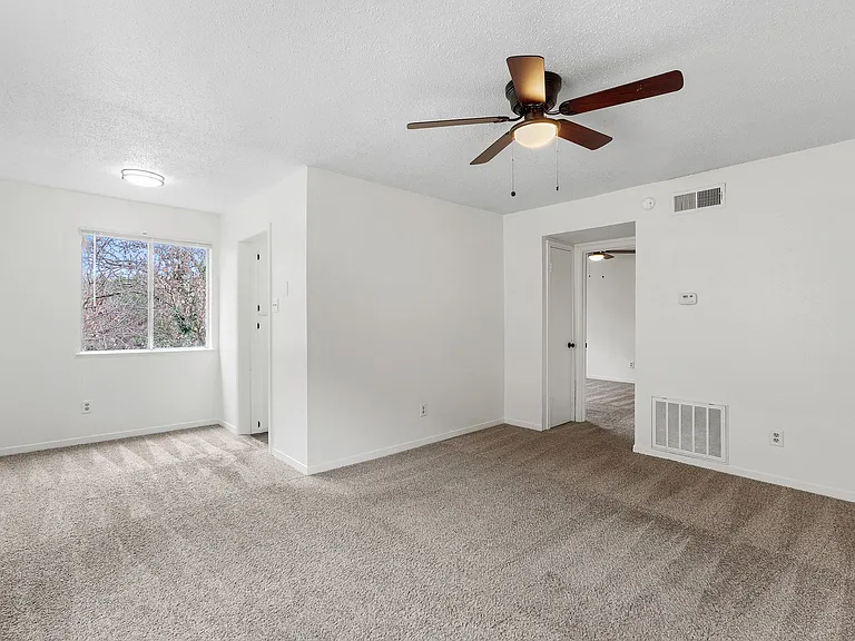 Chestnut Place Apartments — Photo 33