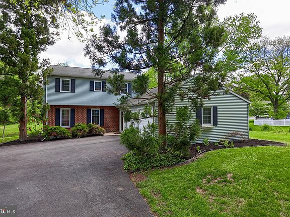 3rd image of 2105 Southbrook Dr