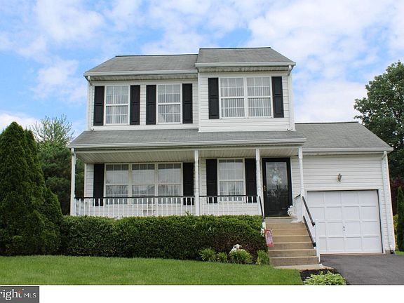 2nd image of 601 Cherrywood Cir