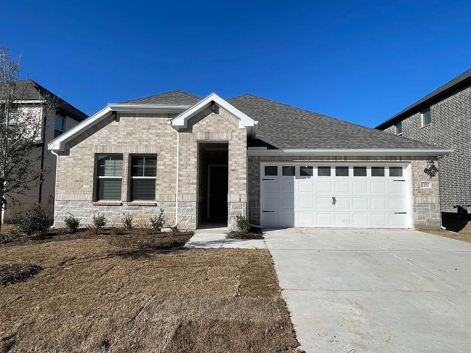 4 bed, 2059 sqft, $2,400 — Photo 1