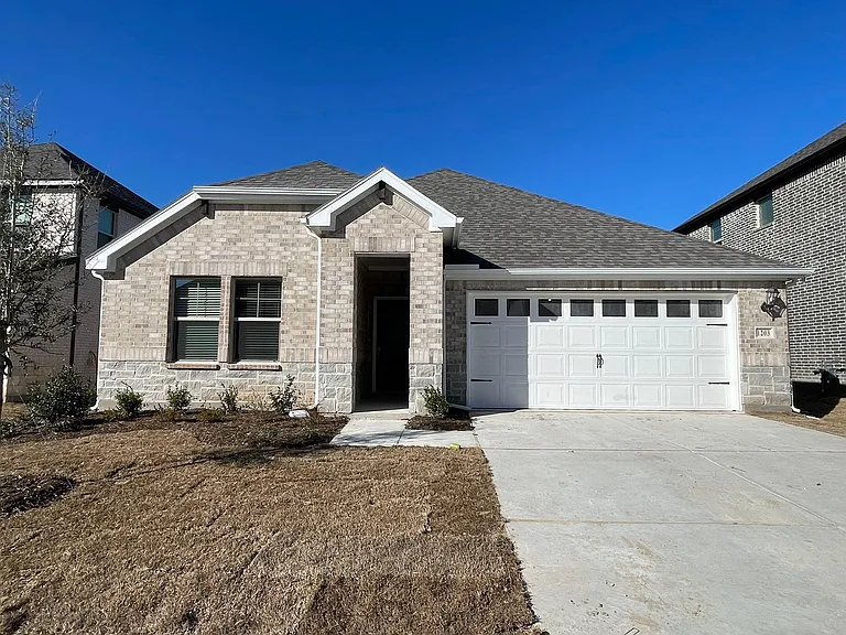 1203 Mahogany Dr — Photo 1