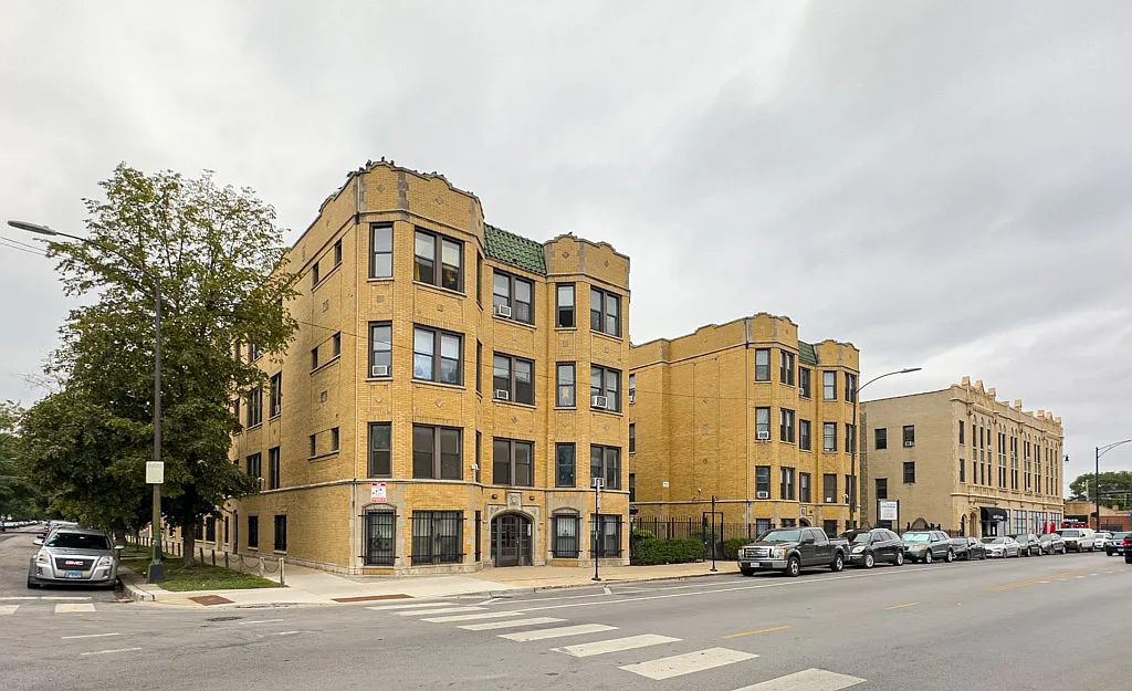 Attractive 1 Bed, 1 Bath at Kedzie + North (Humboldt Park) — Photo 1