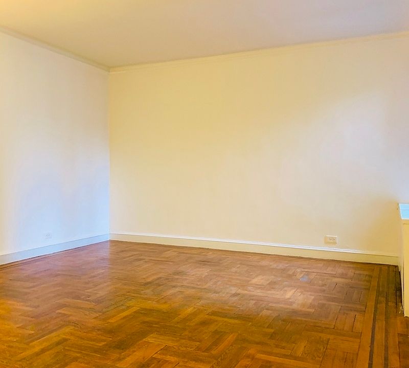 2nd image of 208 E 28th St APT 4G