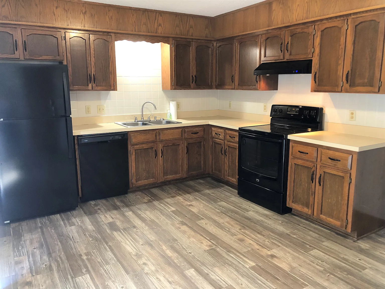 2 bed, 1.5 bath, 1040 sqft, $1,240 — Photo 3