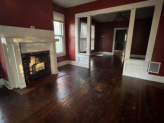 2nd image of 604 N Sampson Ave