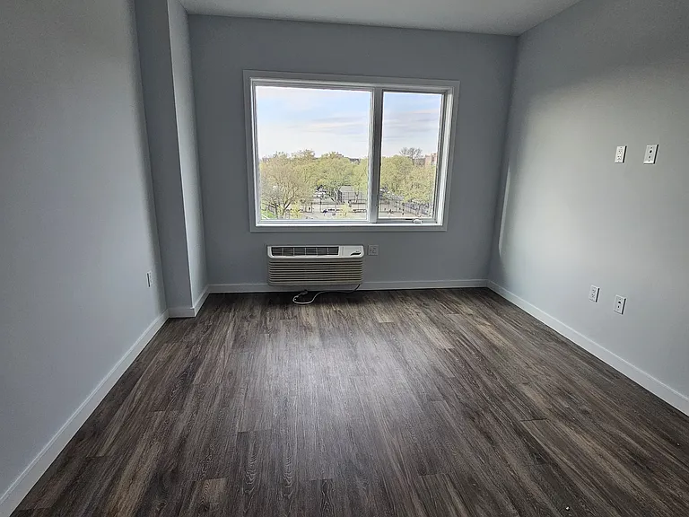 2735 E 12th St #6F — Photo 8