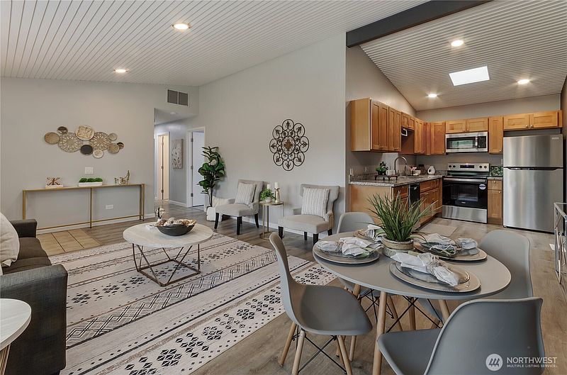 4th image of 9711 Farwest Drive SW