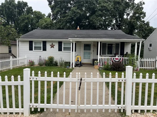 404 Violet Dr, New Kensington, PA 15068