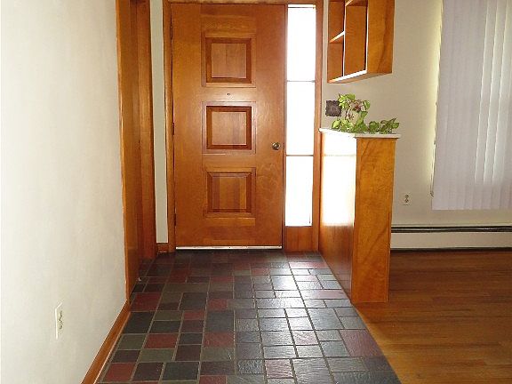 4th image of 715 Odell Ave