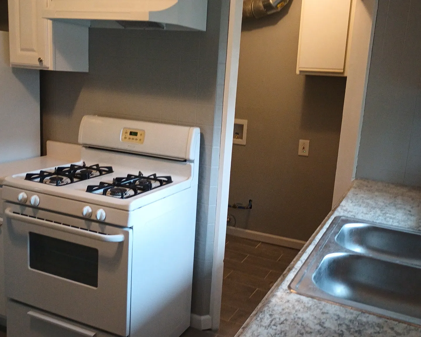 3 bed, 985 sqft, $1,250 — Photo 2