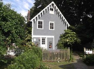 11 Hillside Rd, Bristol, RI 02809