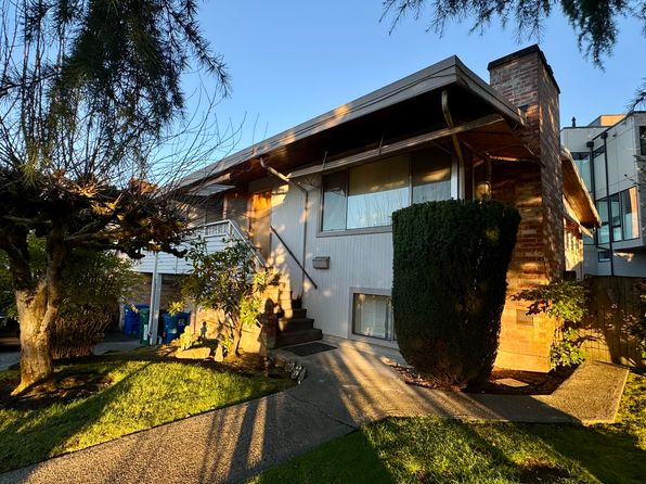 5016 Sand Point Pl NE