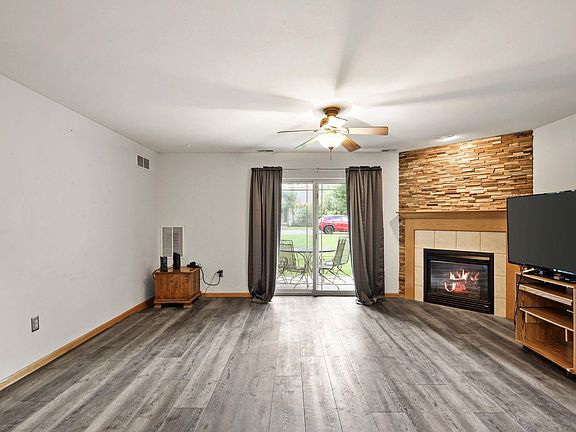 4th image of 214 Douglas Dr