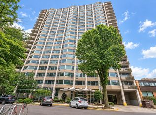 555 W Cornelia Ave APT 2012, Chicago, IL 60657
