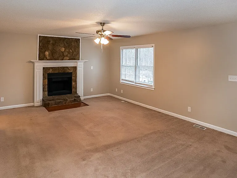 107 Cedar Creek Ct — Photo 5