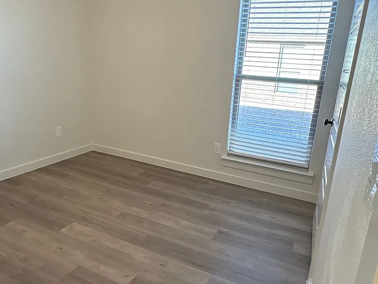 2168 Langford Ave — Photo 12