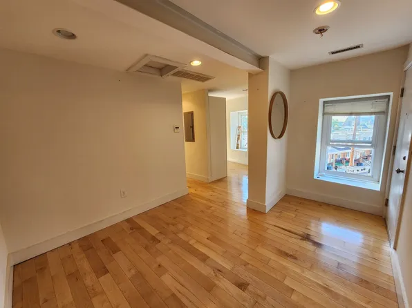 5226 Ridge Ave #30, Philadelphia, PA 19128