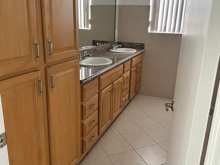 14552 Runnymede St — Photo 10