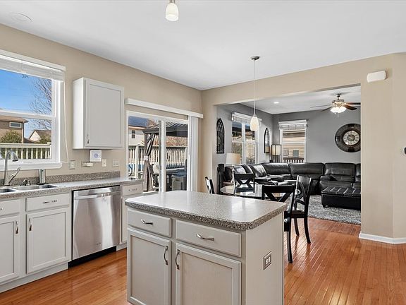 5th image of 724 N Misty Ridge Dr