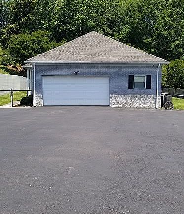 3rd image of 3141 Lakewood Dr
