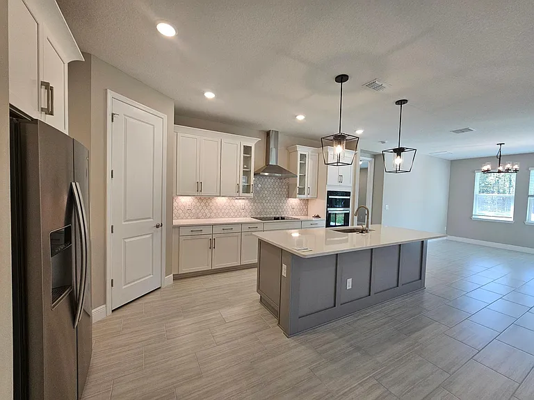 340 Birkdale Dr — Photo 3