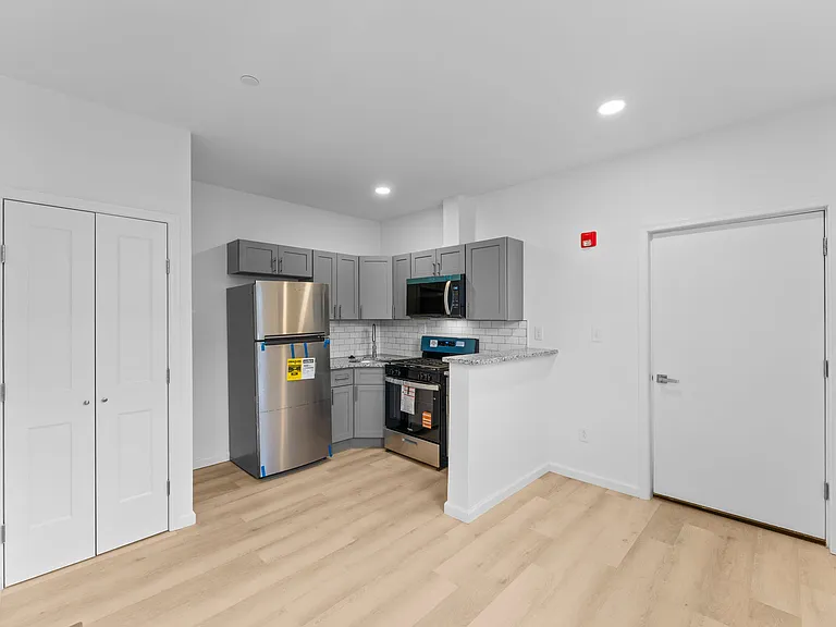 2600 S 7th St #1F — Photo 1