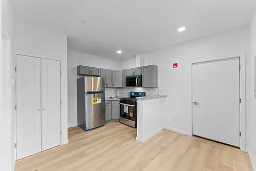 2600 S 7th St #1F Photo 1