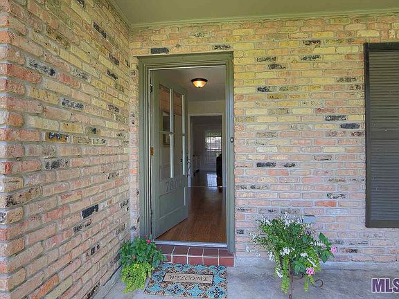 2nd image of 7802 Amesbury Cir