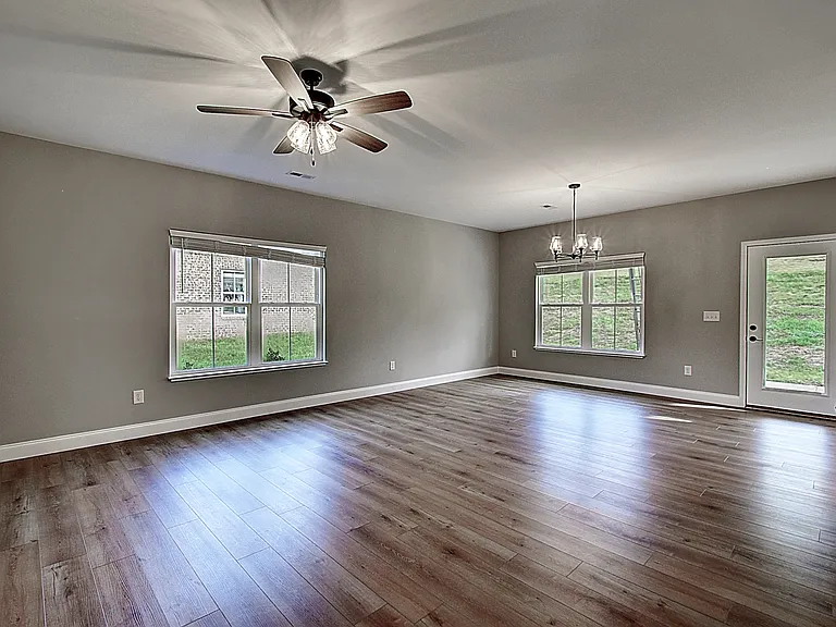 209 University Pkwy #36 — Photo 6