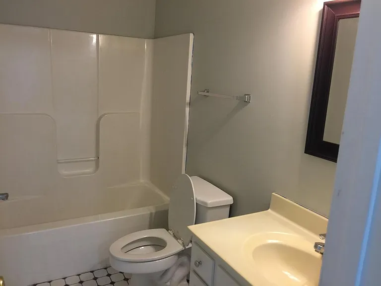 111 E Rockway St — Photo 13