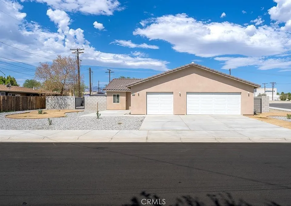 43645 Saguaro St