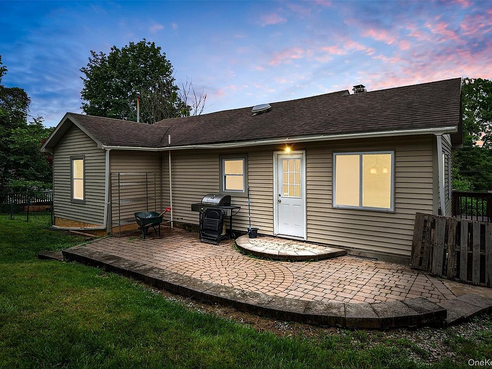 1st image of 15 Claremont Trail