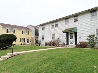 678 Broad St APT 3, Akron, PA 17501